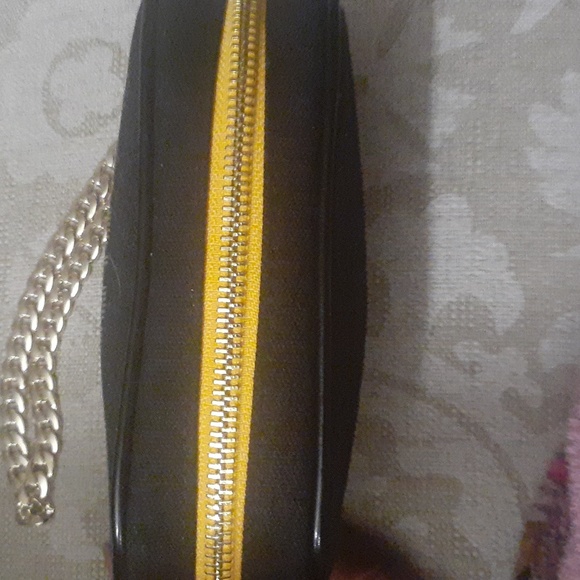 FENDI NEW AUTHENTIC LIMITED COSMETIC BAG WITH UNBRANDED WRISTLET - Picture 5 of 9